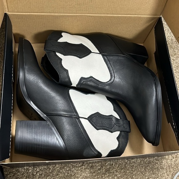 Marc Fisher LTD Gona Western Leather Booties in Black/White - Picture 4 of 9